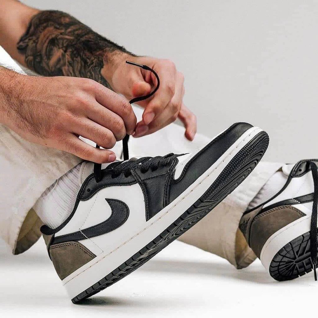 Air Jordan 1 Low OG Mocha 2024 CZ0790 102