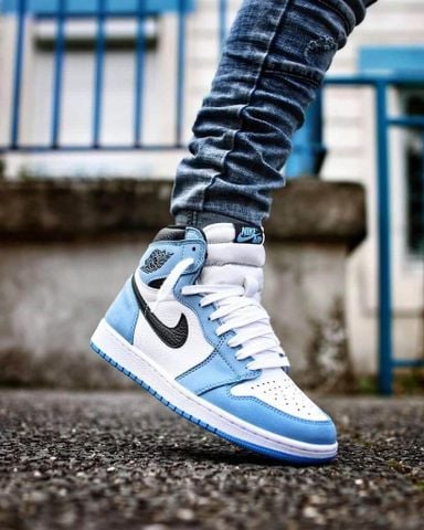 Air Jordan 1 High University Blue 555088134