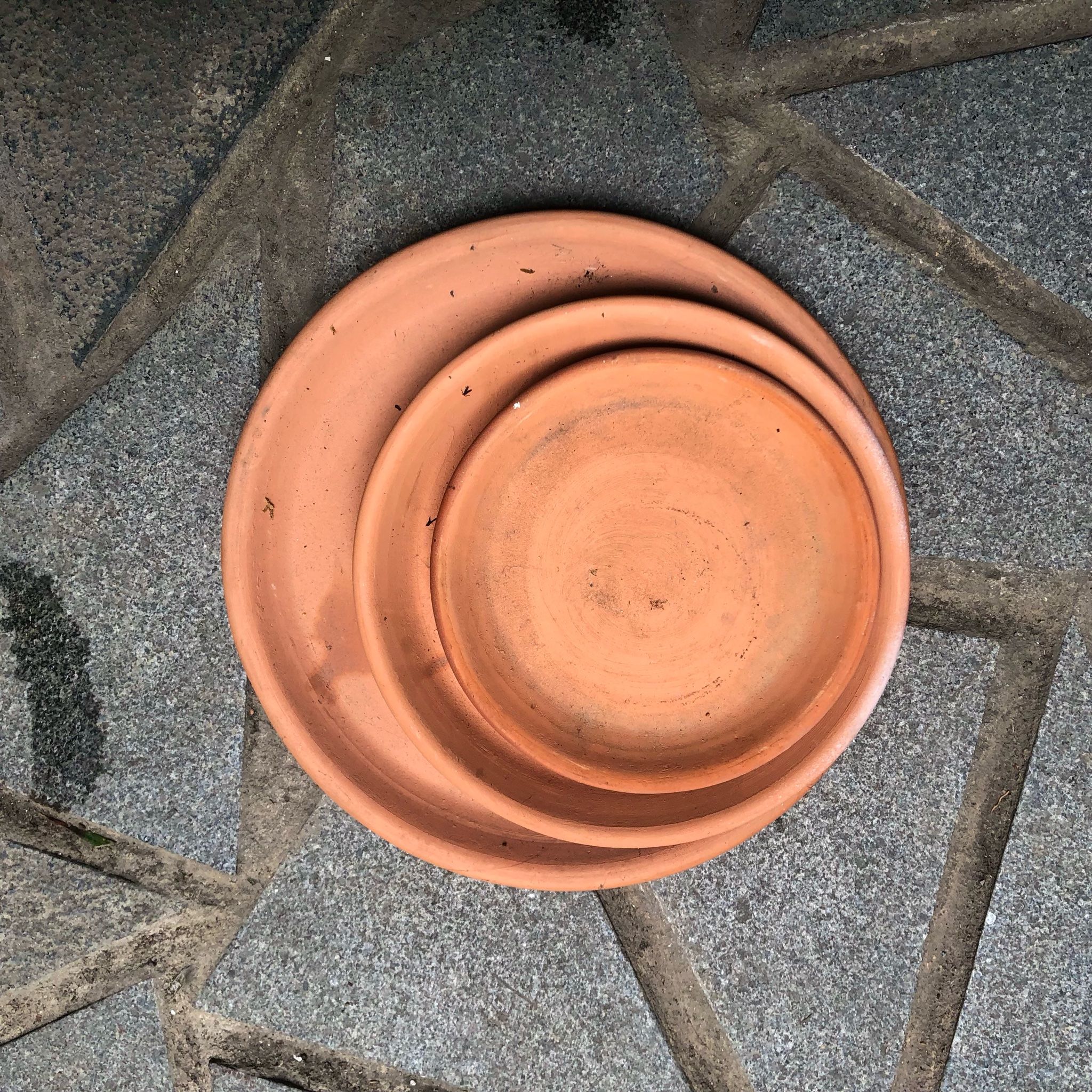  Đĩa đất nung nhiều kích cỡ 