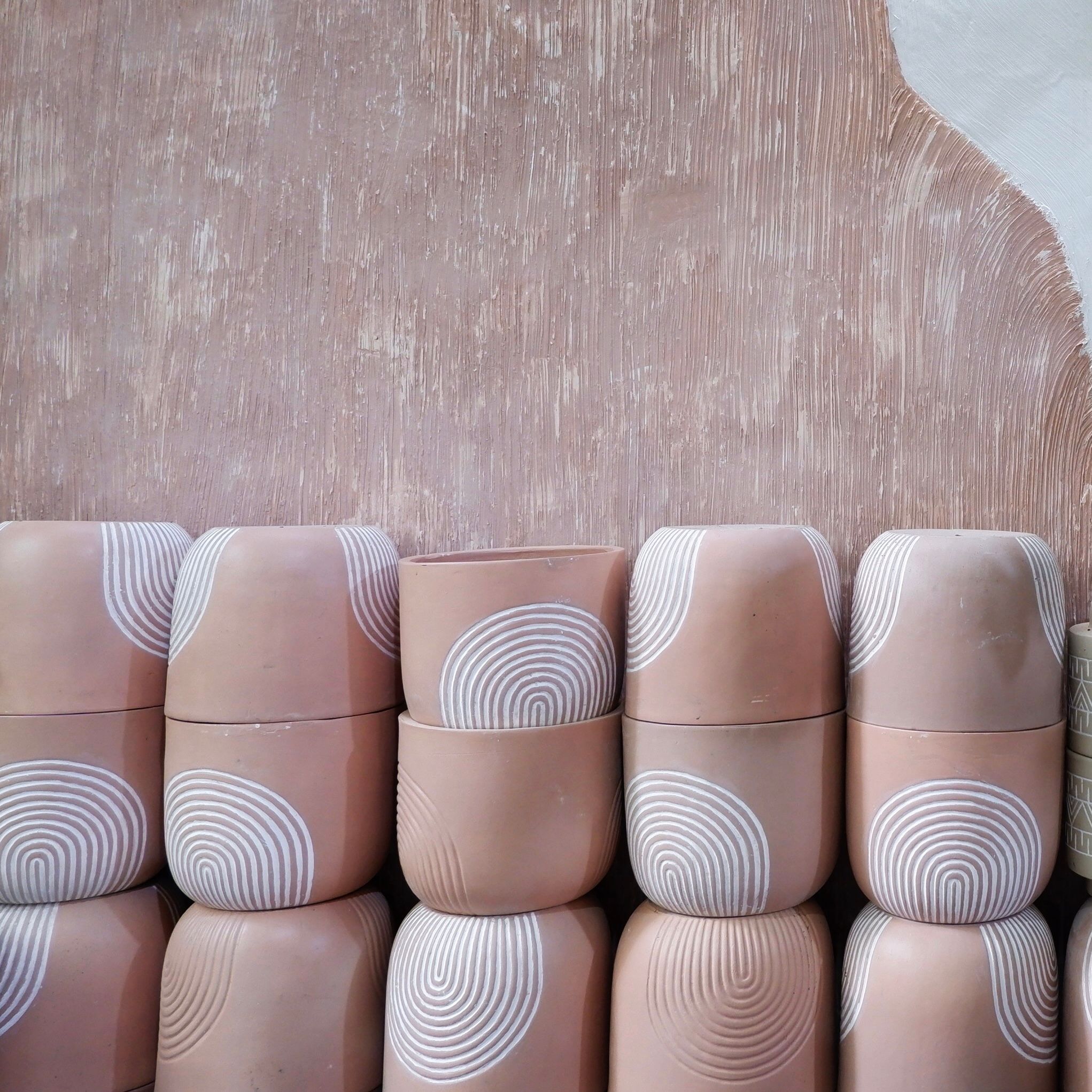  Chậu men màu hồng họa tiết 