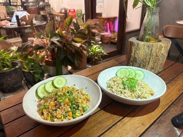  FRIED NUTRITIONAL MIXED BROWN RICE WITH XO SAUCE 