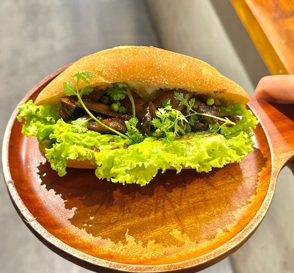  BRAISED TERMITE MUSHROOM BÁNH MÌ  BÁNH MÌ NẤM MỐI KHO 