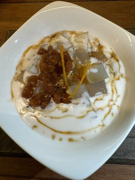  SEAWEED JELLY WITH BOBA - THẠCH XU-XOA TRÂN CHÂU 