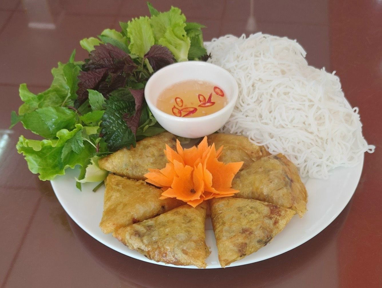 nem hai san tam giac vang