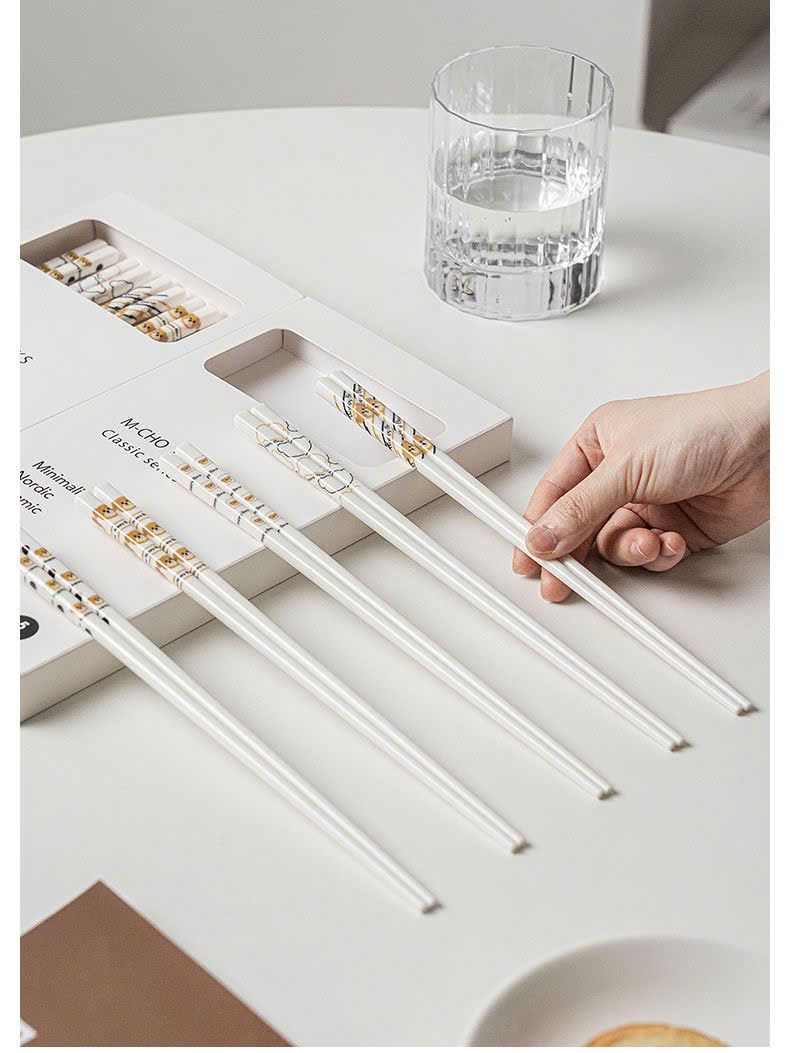  Đũa Sứ Hình Gấu 