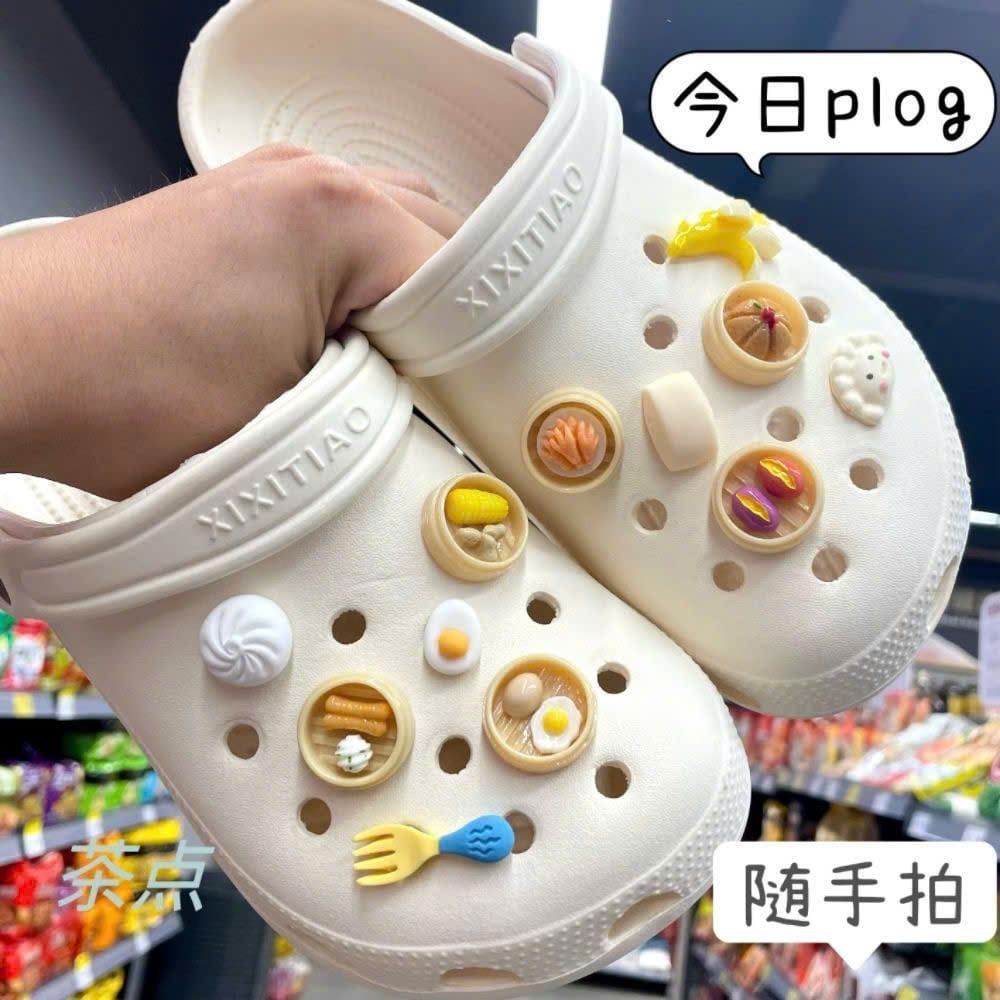  Dép Crocs Sticker dimsum. 