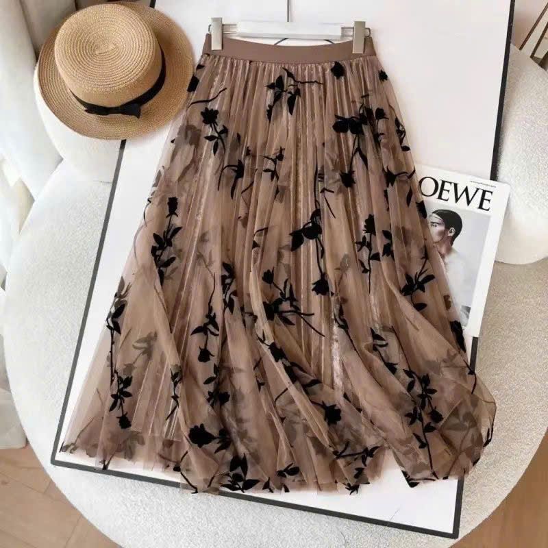  Chân váy hoa dài phủ lưới 