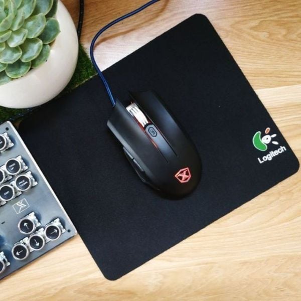 LÓT CHUỘT LOGITECH NHỎ