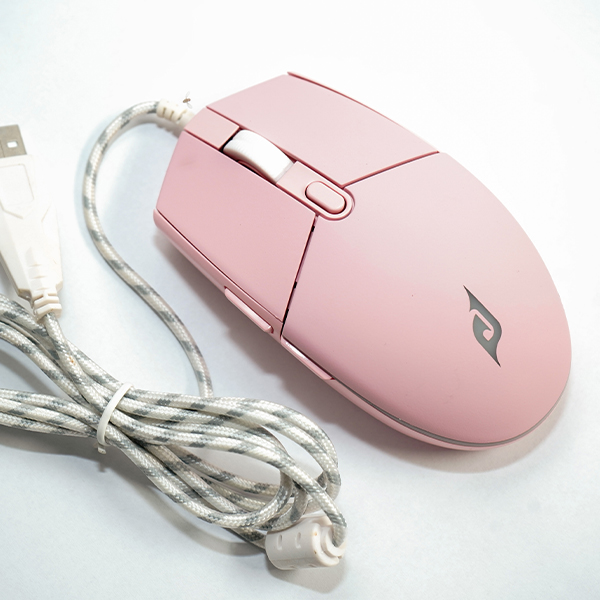 E-DRA EM6102 hồng trong setup gaming Chuột E-DRA EM6102 hồng phù hợp setup sáng màu