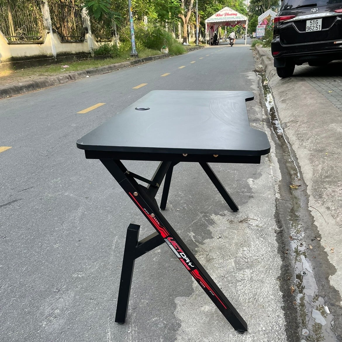 Bàn Gaming chân sắt chữ Y