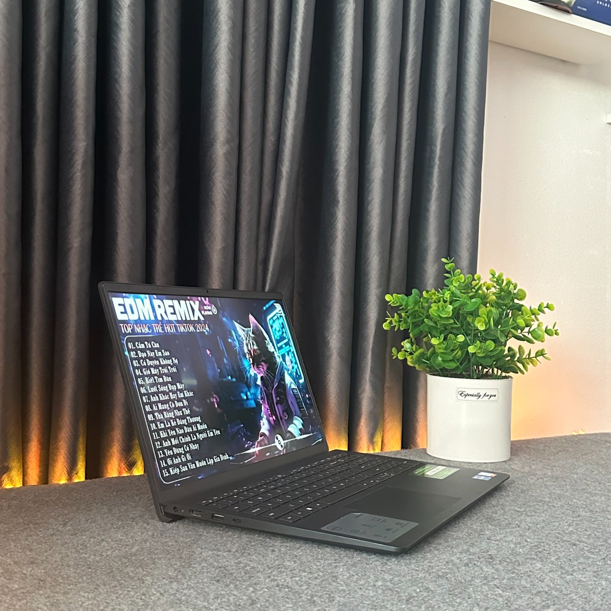 Laptop Dell Inspiron 15 3530