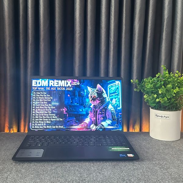 Laptop Dell Inspiron 15 3530