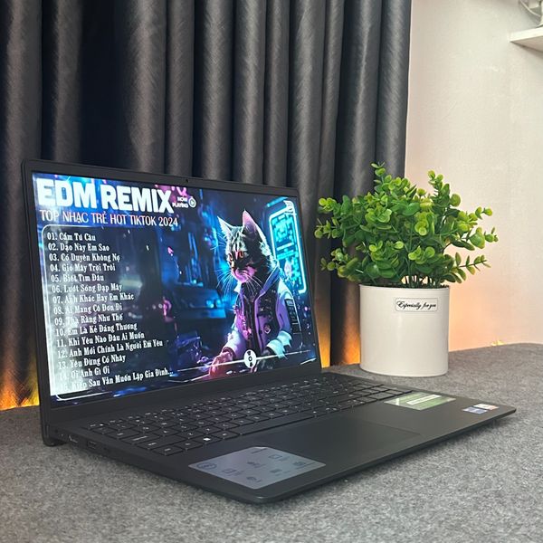 Laptop Dell Inspiron 15 3530