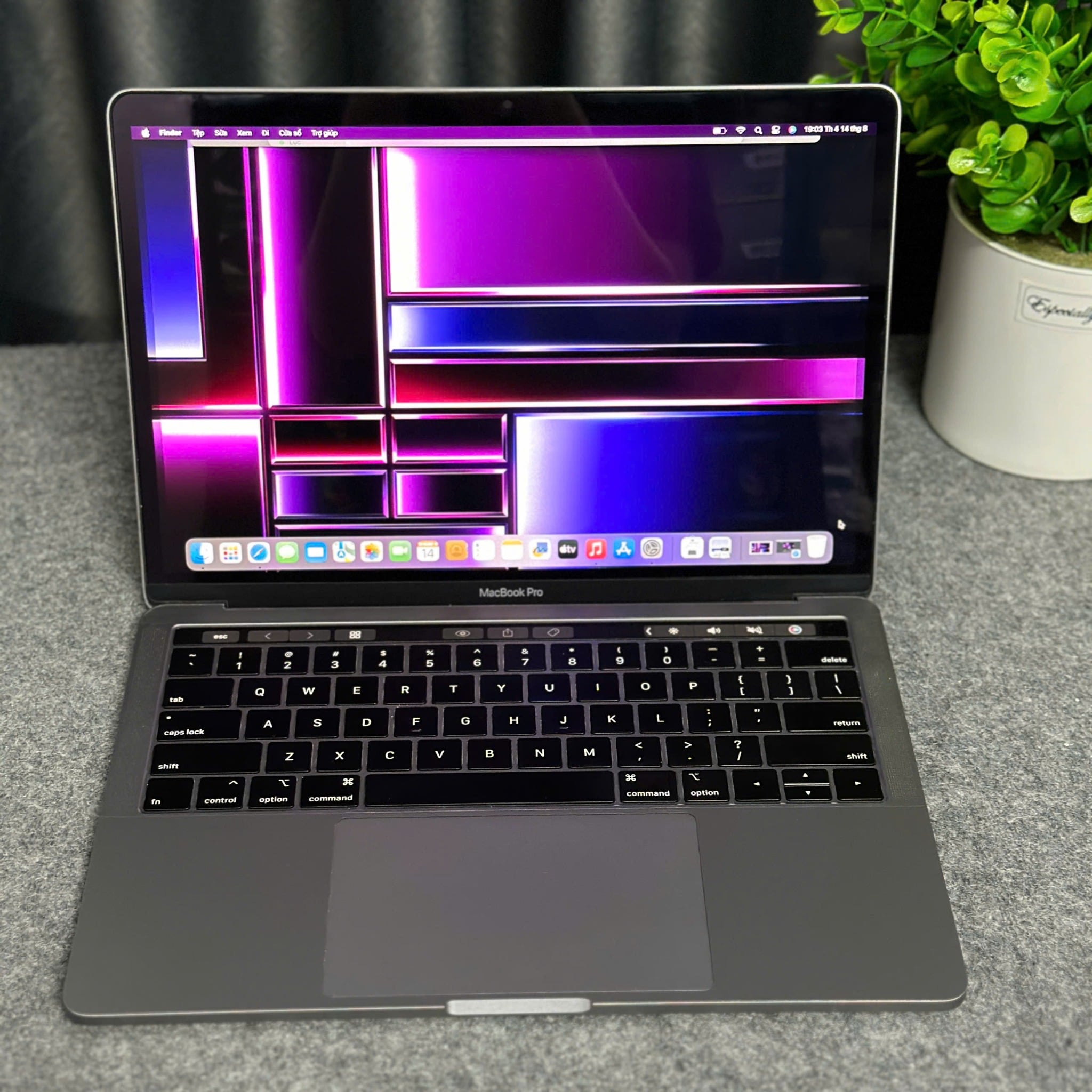 MacBook Pro 2019 13 inch A1278 - 2.8GHz i7/ 16GB Ram/ 256 SSD