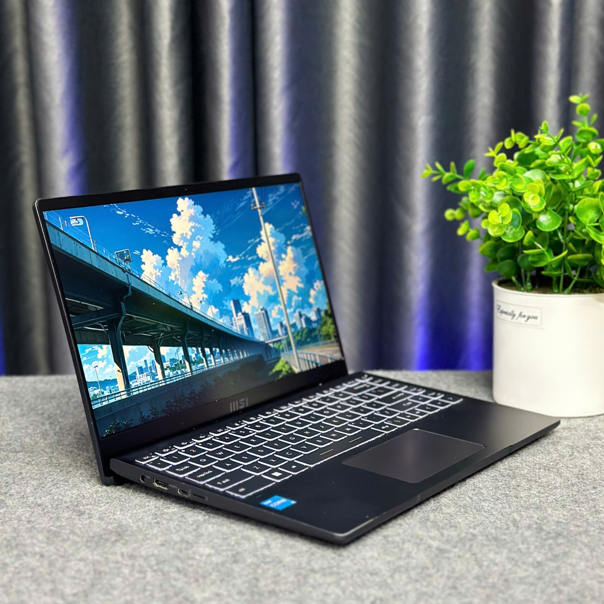 Laptop MSI Modern 14 B11MOU (I3-1115G4/8GB/256GB SSD/14.0 FHD) Cũ Đẹp