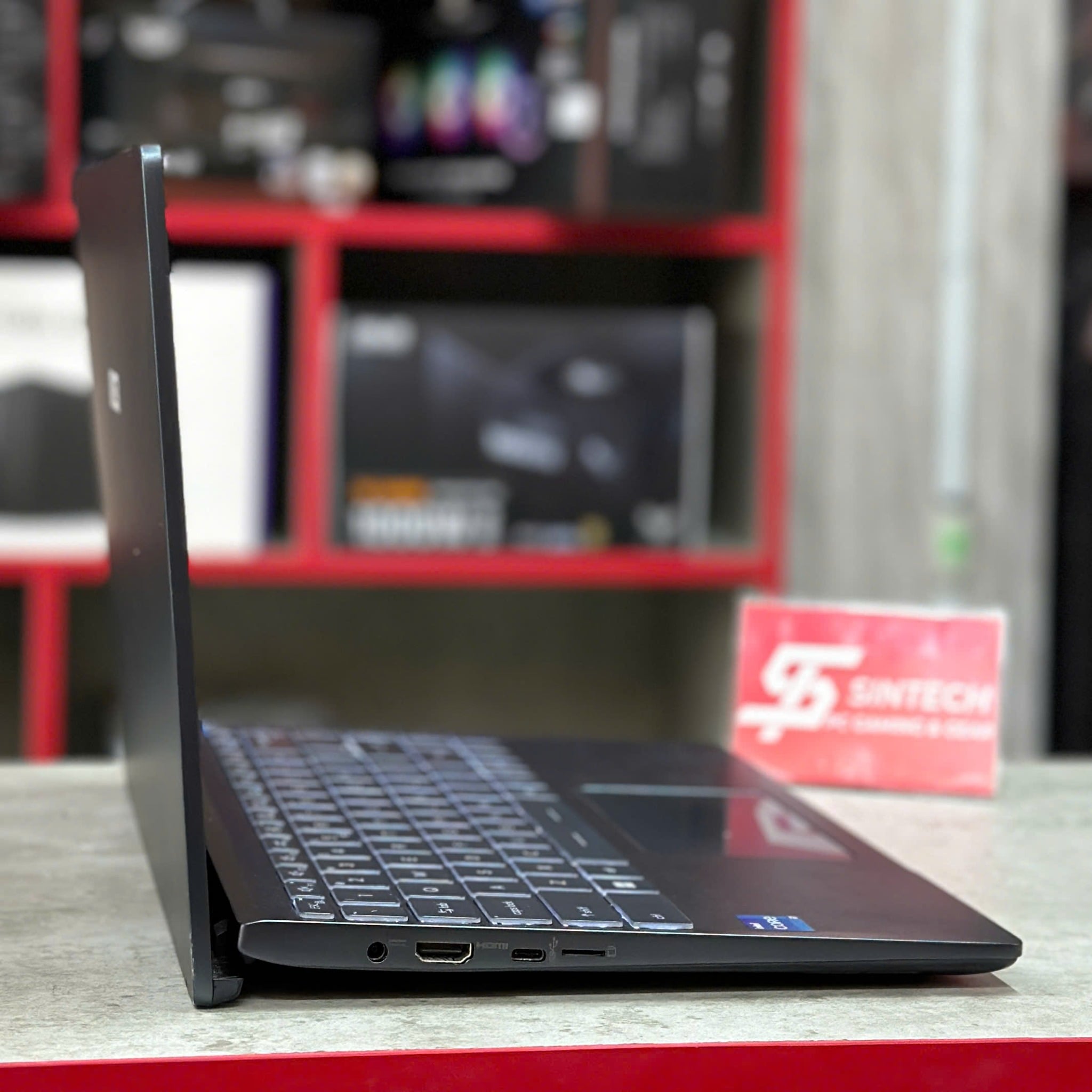 Laptop MSI Modern 14 B11MOU (I7-1195G7/8GB/512GB SSD/14inch) Cũ Đẹp
