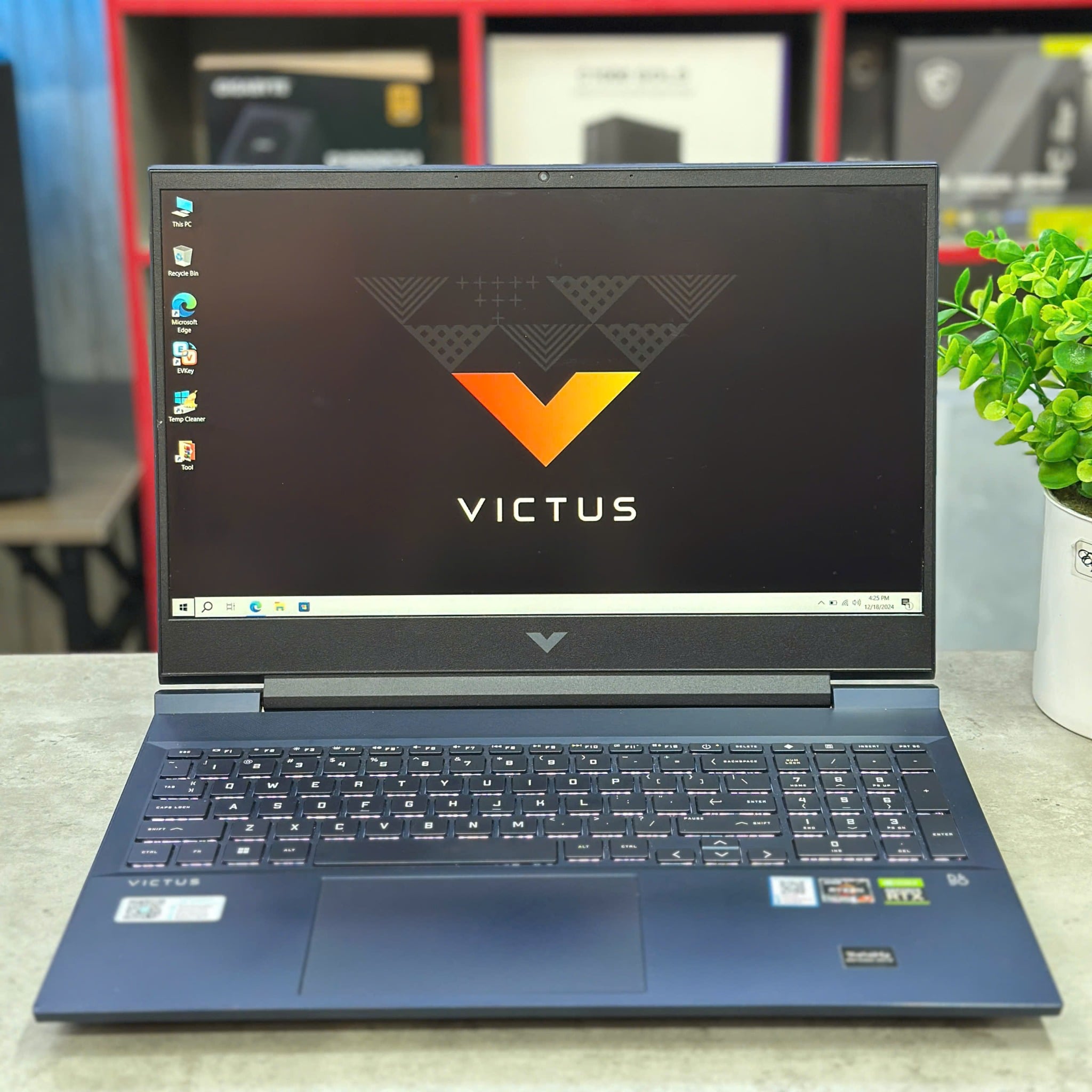 Laptop HP Gaming VICTUS 16 e1102AX R7 6800H/16GB/512GB/4GB RTX3050Ti/144Hz