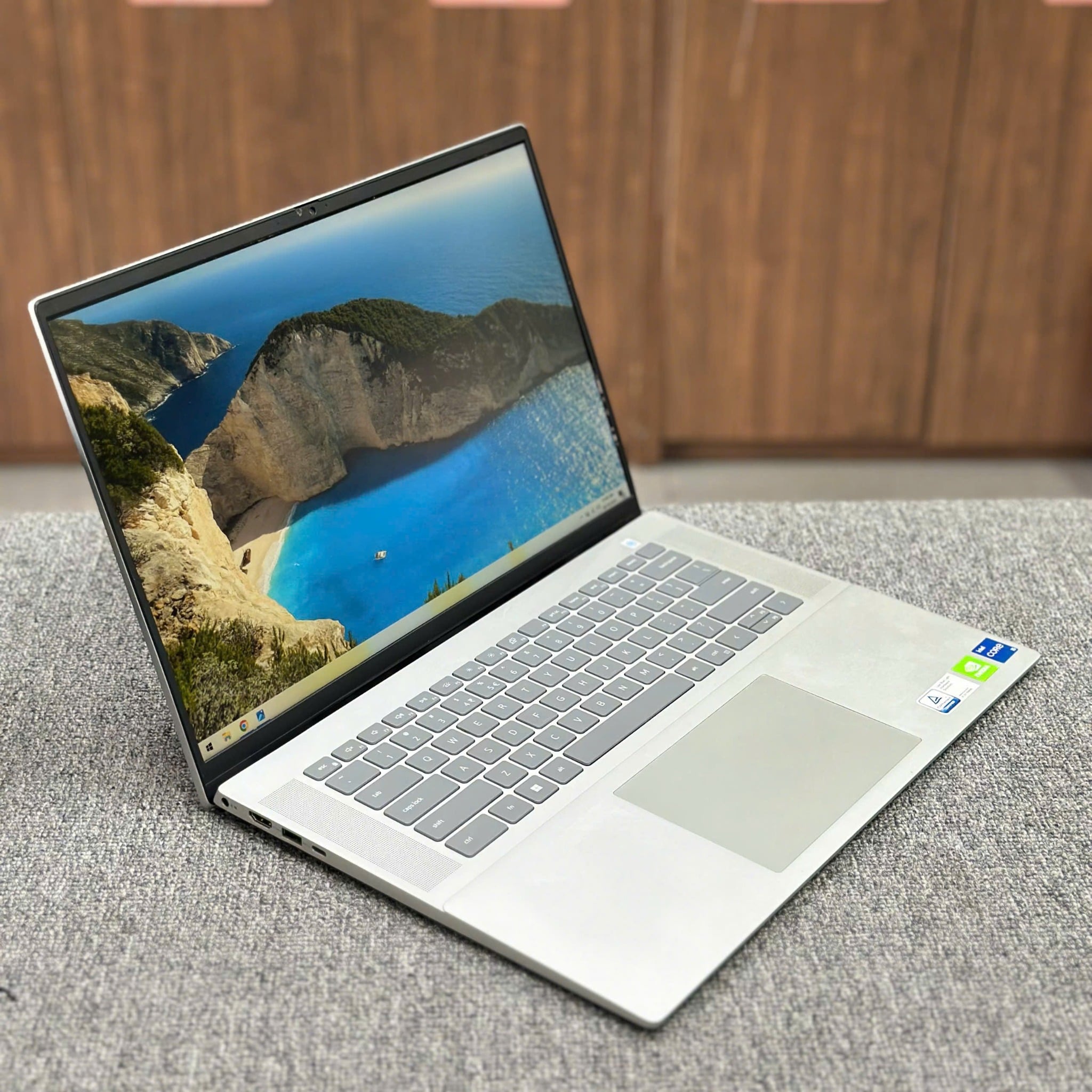 Laptop Dell Inspiron 16 5620 (I5 1240P/8GB/1TB/16" FHD) - Cũ Đẹp