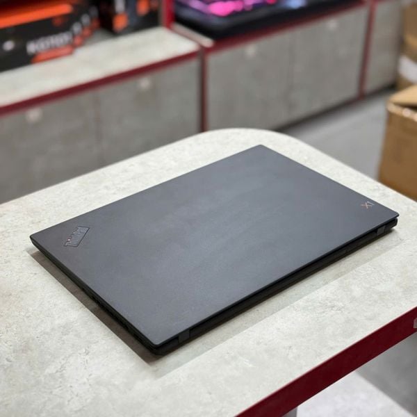 Lenovo Thinkpad X1 Carbon Gen 6 Core i7 8550u / 16GB / 256GB / 14 inch FHD