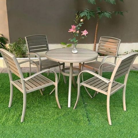 Bộ bàn tròn Polywood 4 ghế ngoài trời, hoàn hảo cho không gian thư giãn
