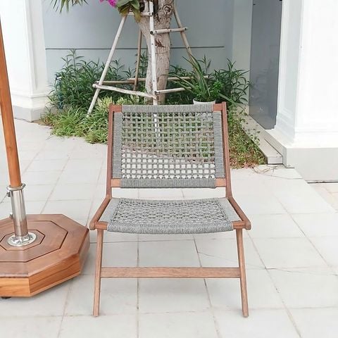 Ghế gỗ đan dây dù thủ công cho sân vườn