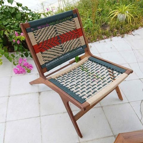 Ghế ngoài trời khung gỗ đan dây dù