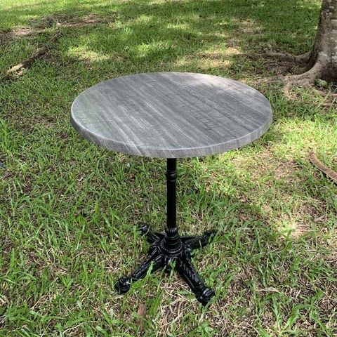 Bàn nhôm đúc sơn tĩnh điện, mặt bàn resin bóng mịn, chống trầy