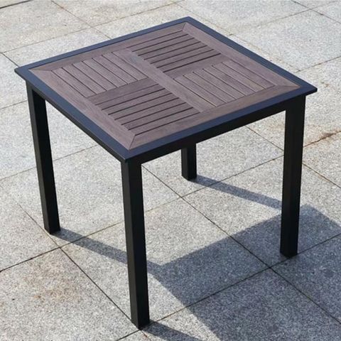 Bàn vuông Polywood giả gỗ ngoài trời, lựa chọn hoàn hảo cho sân vườn