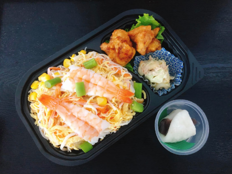  06月12日（木）: 父の日☆彡『海老と玉子のちらし寿司』と「鶏の唐揚げ」「肉じゃが」弁当   （かしわ餅付） 