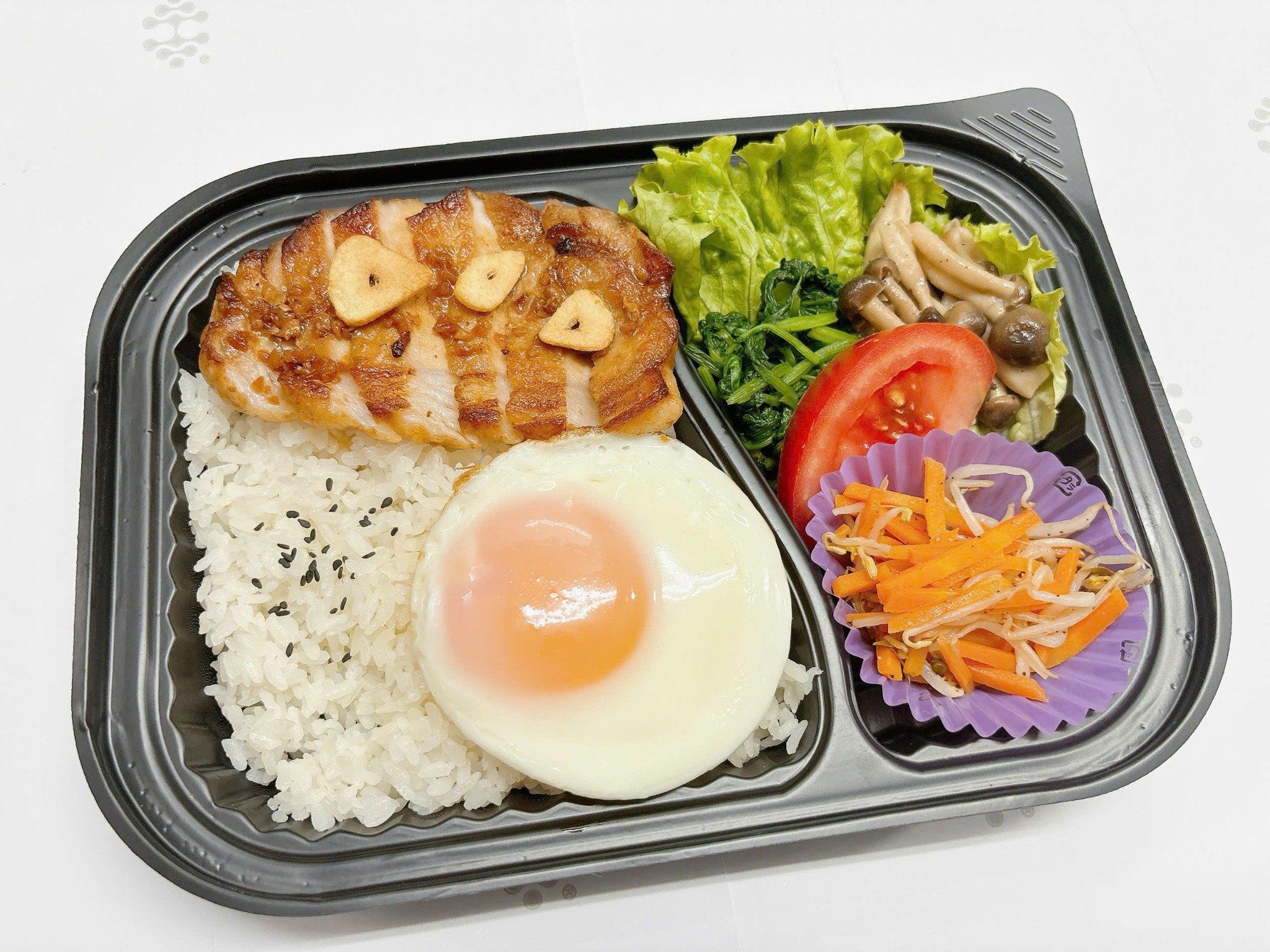  7月15日（火）:　盆踊り♬『 豚ロース焼きステーキ（旨みガーリックバター味）』(ヤクルト付) 