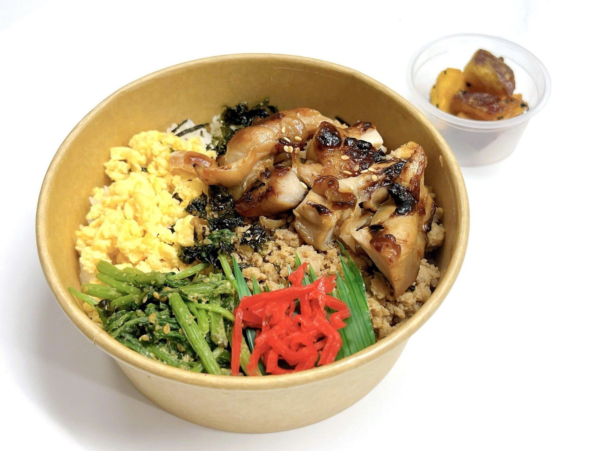  7月08日（火）:　炙り！『照り焼きチキン』と『鶏と卵のそぼろ丼』　☆大学芋付き☆ 