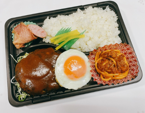  05月21日のお弁当 （火） :目玉焼き・直火焼きハンバーグ（デミグラスソース） ミートソーススパゲティ・茹で野菜添え (フルーツ付) 