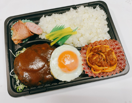  05月08日のお弁当 （木） : 端午の節句！目玉焼き『直火焼きハンバーグ（デミグラスソース）』弁当  　 (ヤクルト付) 