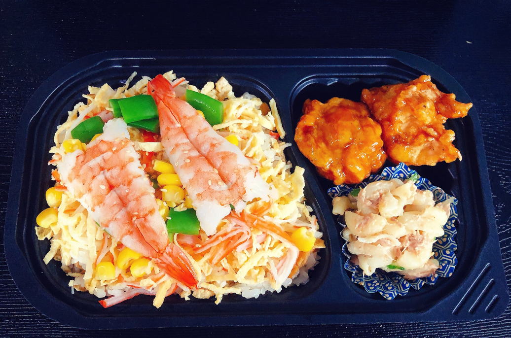  06月12日（木）: 父の日☆彡『海老と玉子のちらし寿司』と「鶏の唐揚げ」「肉じゃが」弁当   （かしわ餅付） 