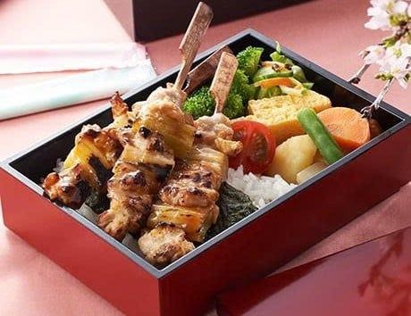  06月17日のお弁当 （火） : ライチの季節 タレ焼き「やきとり」弁当：豆腐カレー煮＆カニたまご  (ライチ付) 