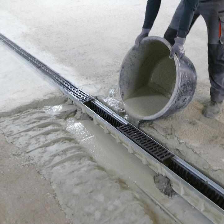 Vữa rót bù co ngót cho cổ ống xuyên sàn, khe hở