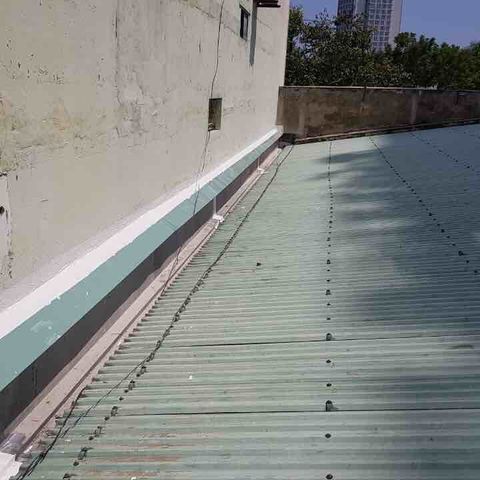 Chống thấm khe tiếp giáp có độ rộng 2 - 4cm giữa hai nhà