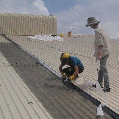 Xử lý thấm dột do hở khe mái tôn hoặc hở đinh mái tôn