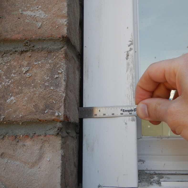 Xử lý trám kín khe tiếp giáp, khe hở có độ rộng từ 1-2 cm