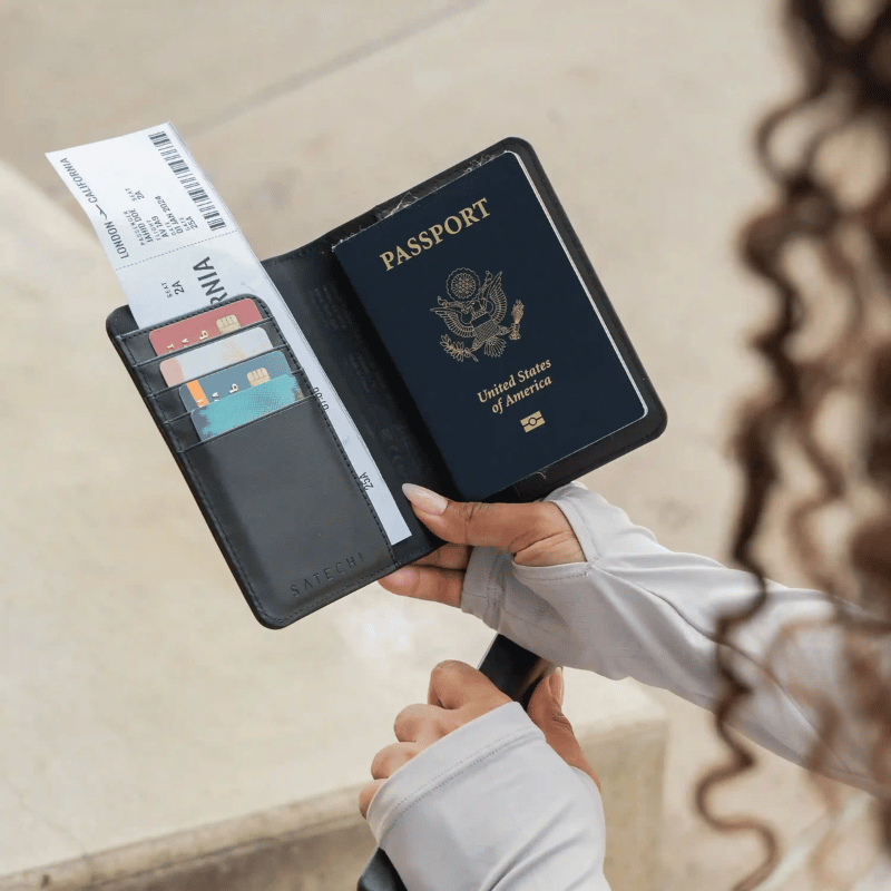 Ví Da Hộ Chiếu Satechi Vegan-Leather Passport Cover with Find My ST-VPCK
