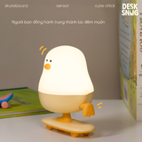 Đèn phát sáng sạc USB giao diện chú gà lướt ván |Skateboard Chick