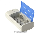 Bộ sạc pin đa năng BESTON BST-C821BW sạc pin AA/ AAA, pin C, pin D, pin 9V - đèn LED báo