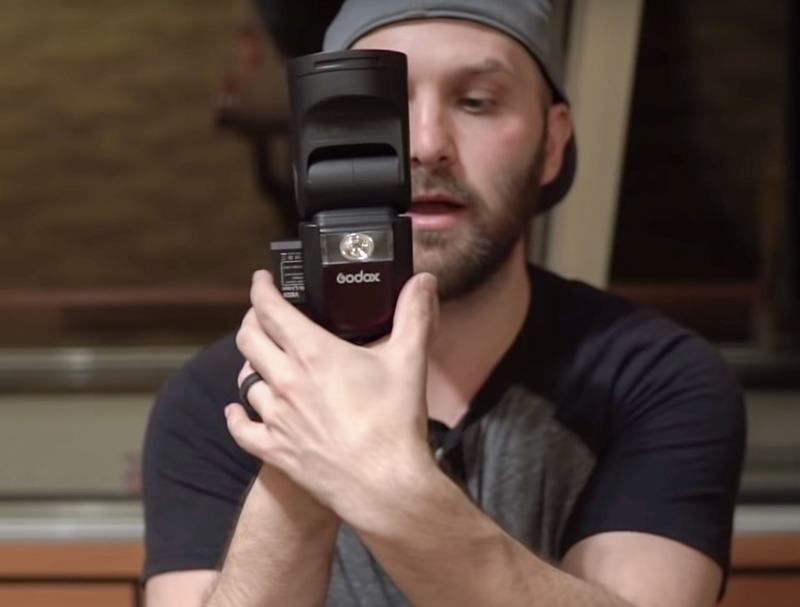 Godox-V1-4.jpg Đang tải Godox-V1-4.jpg…