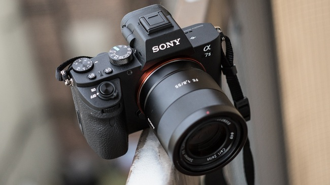 Máy ảnh Sony Alpha A7M2K Kit 28-70mm (ILCE-7M2K)