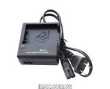 Sạc dây Nikon MH-61 dùng cho pin Nikon EN-EL5