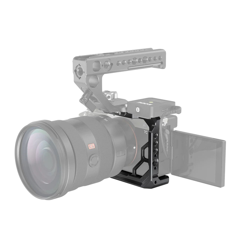 SmallRig Cage for Sony A7C 3081 gắn chắc chắn vào máy ảnh