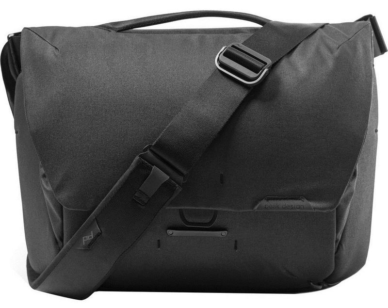 Peak Design Everyday Messenger 13 Inch có sức chứa lớn