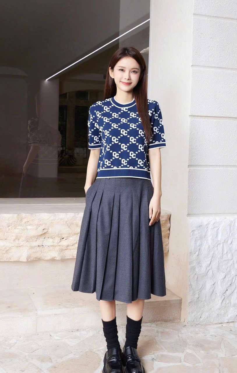  Chân váy xếp ly kèm belt kim loại - xám 