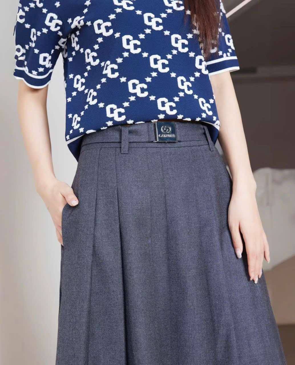  Chân váy xếp ly kèm belt kim loại - xám 