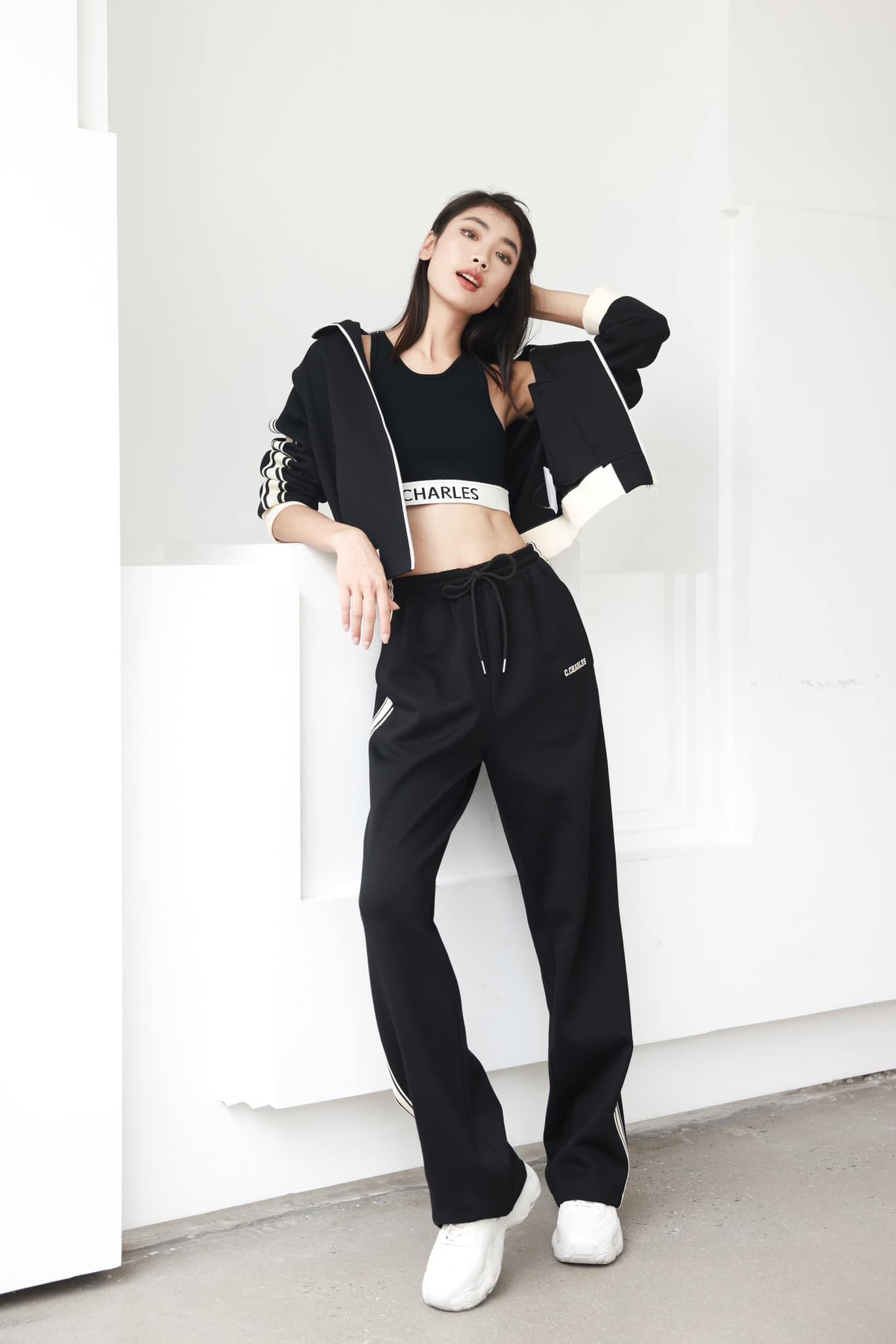  Bộ áo khoác và quần đen sọc trắng set 